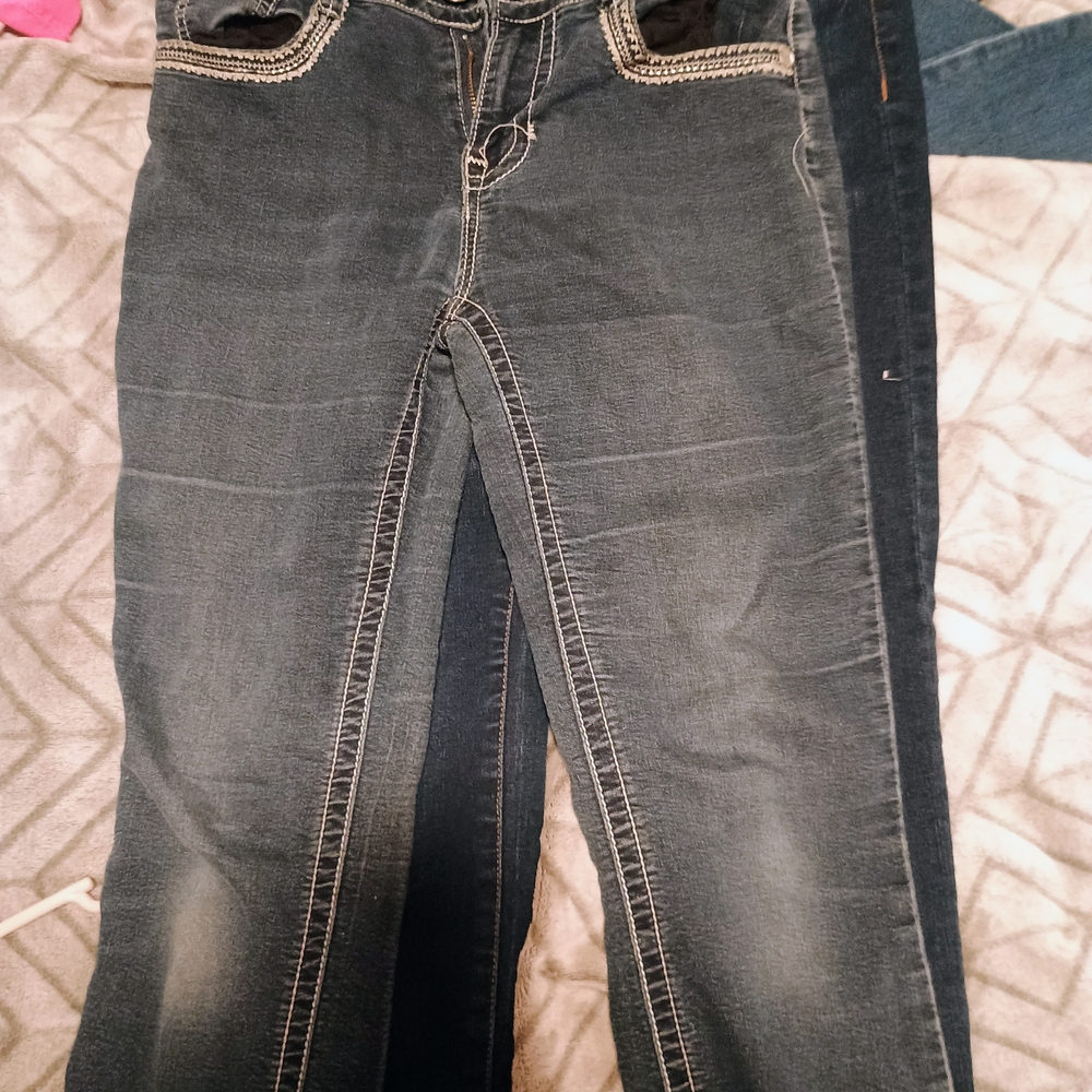 Blue Skinny Jeans with Distressed Details and Whiskering